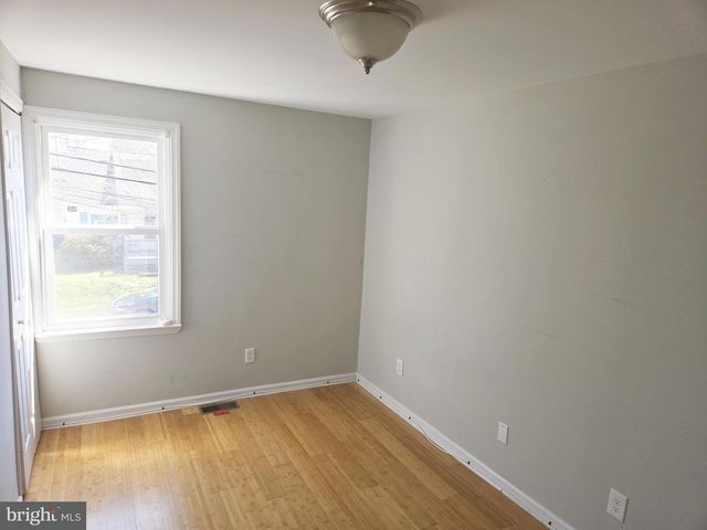 10 HAWTHORNE AVE, Ewing, NJ 08638