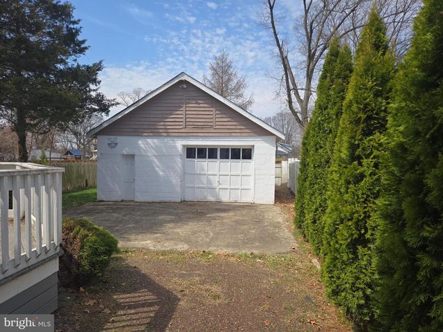 10 HAWTHORNE AVE, Ewing, NJ 08638