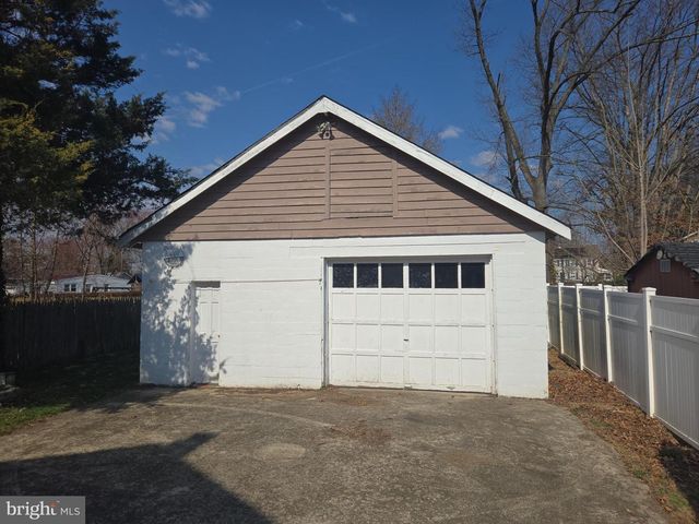 10 HAWTHORNE AVE, Ewing, NJ 08638