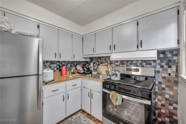 2666 10th Street, Cuyahoga Falls, OH 44221