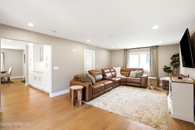 190 Pinewood Road, Toms River, NJ 08753
