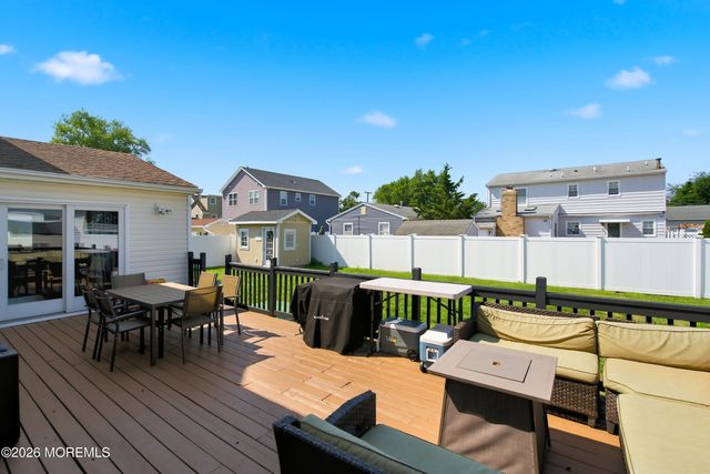 190 Pinewood Road, Toms River, NJ 08753