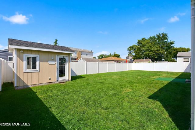 190 Pinewood Road, Toms River, NJ 08753