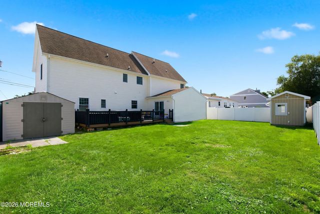 190 Pinewood Road, Toms River, NJ 08753