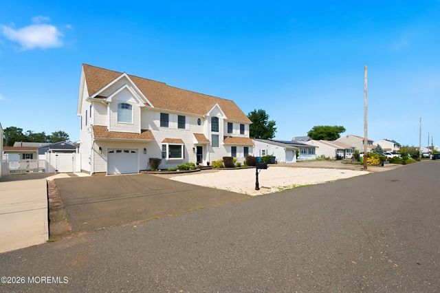 190 Pinewood Road, Toms River, NJ 08753