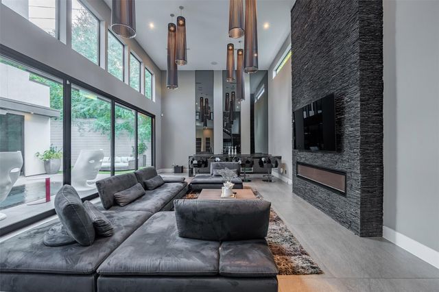 2302 Suffolk Drive, Houston, TX 77027