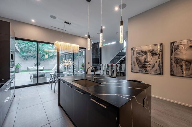 2302 Suffolk Drive, Houston, TX 77027