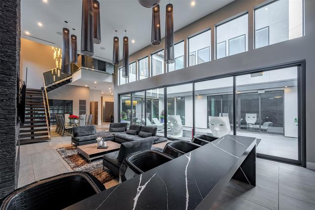 2302 Suffolk Drive, Houston, TX 77027