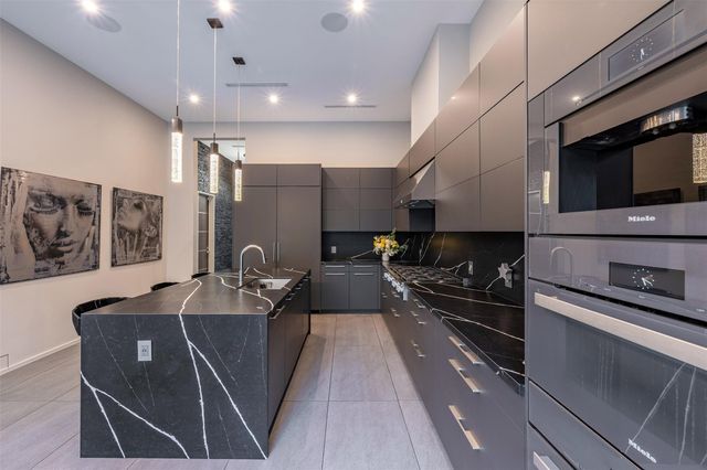 2302 Suffolk Drive, Houston, TX 77027