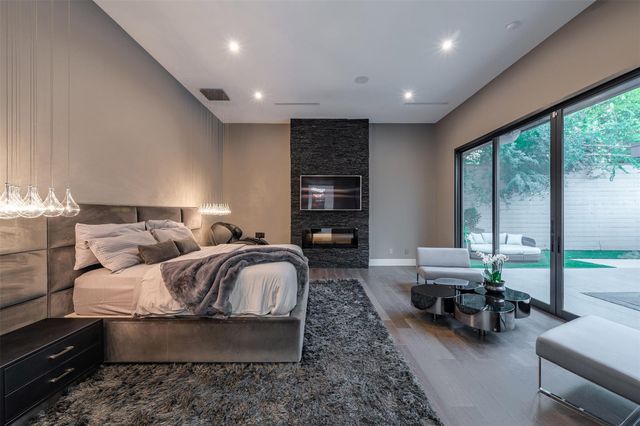 2302 Suffolk Drive, Houston, TX 77027