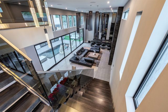 2302 Suffolk Drive, Houston, TX 77027