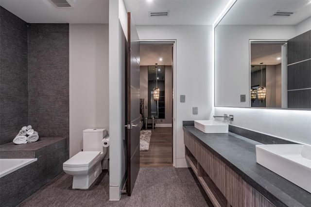 2302 Suffolk Drive, Houston, TX 77027