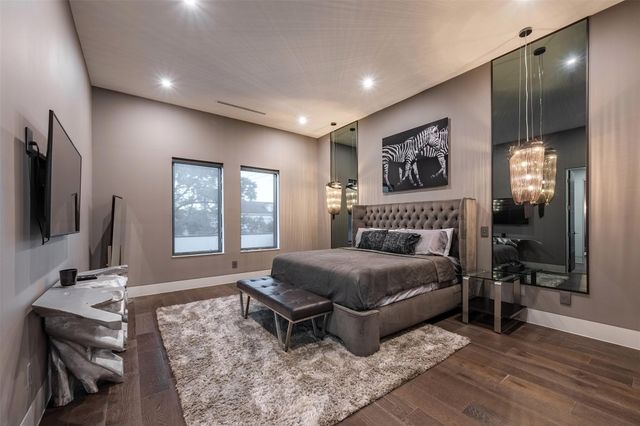 2302 Suffolk Drive, Houston, TX 77027