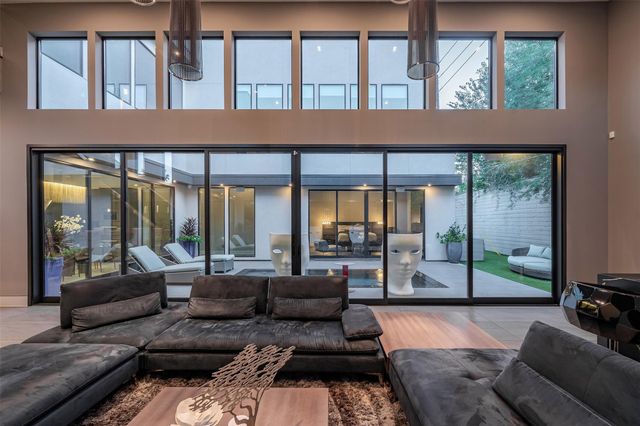 2302 Suffolk Drive, Houston, TX 77027