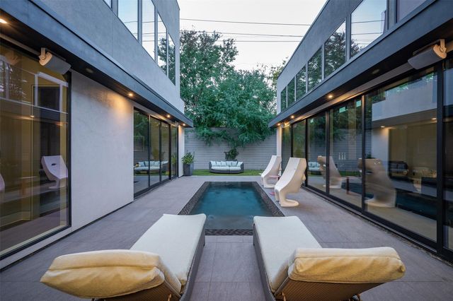 2302 Suffolk Drive, Houston, TX 77027