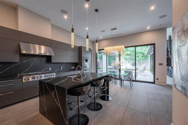 2302 Suffolk Drive, Houston, TX 77027