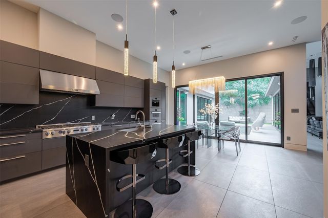 2302 Suffolk Drive, Houston, TX 77027