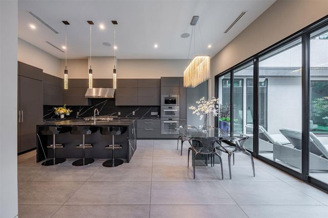 2302 Suffolk Drive, Houston, TX 77027