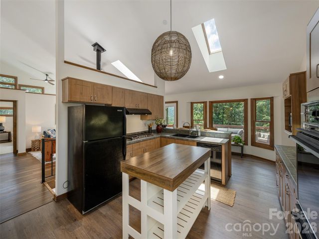 155 Crabapple Lane, Asheville, NC 28804