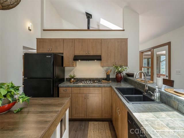155 Crabapple Lane, Asheville, NC 28804