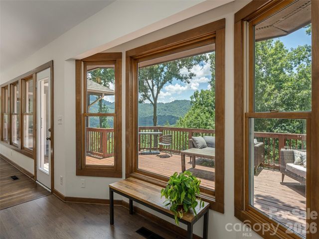 155 Crabapple Lane, Asheville, NC 28804