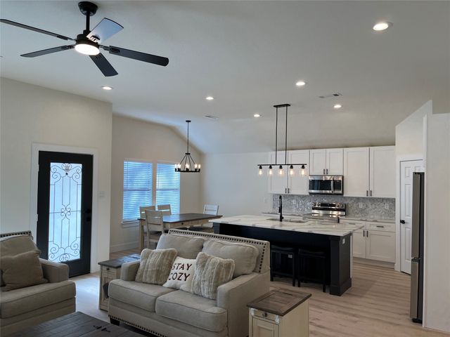 301 E 14th Avenue, Corsicana, TX 75110