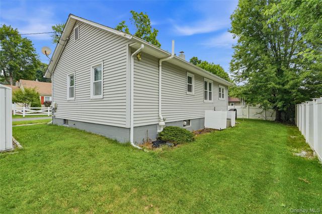 2 Hennessey Place, Poughkeepsie, NY 12601