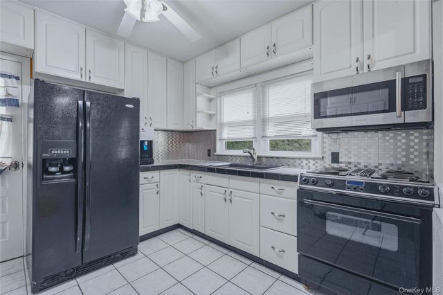 2 Hennessey Place, Poughkeepsie, NY 12601
