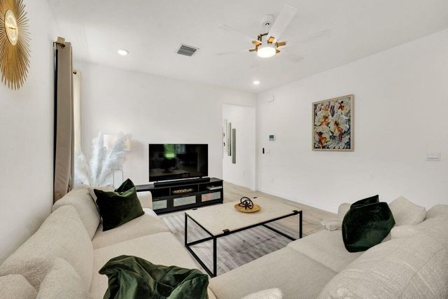 4506 Catalina Way, Greenacres, FL 33463