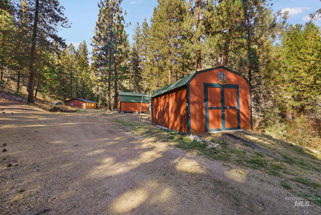 2041 N Meyers Dr, Pine, ID 83647 photo 5