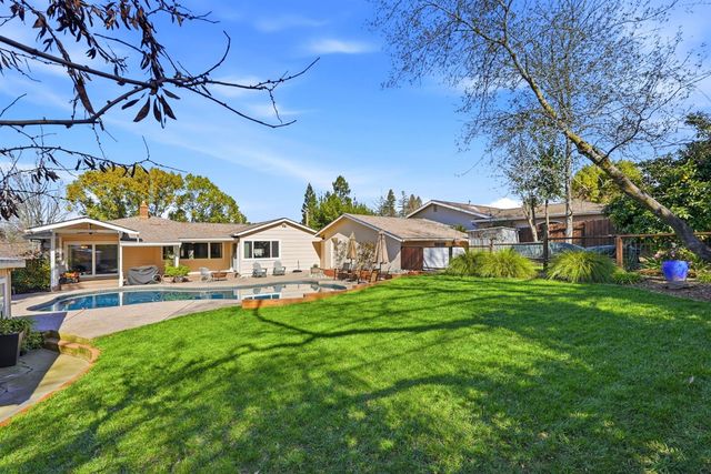 7724 Greenridge Way, Fair Oaks, CA 95628