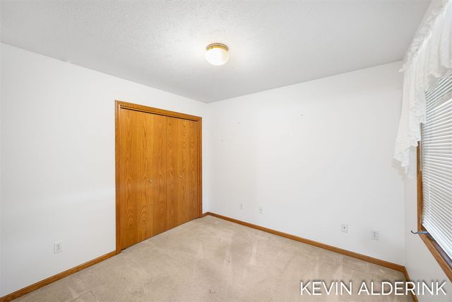 8872 N Peninsula Court, Zeeland, MI 49464