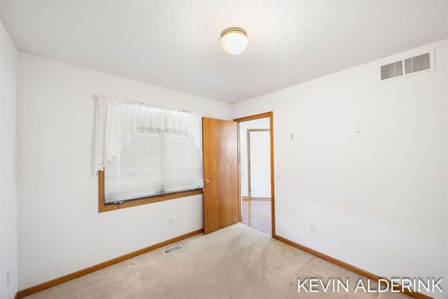 8872 N Peninsula Court, Zeeland, MI 49464