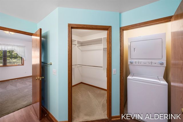8872 N Peninsula Court, Zeeland, MI 49464
