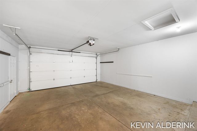 8872 N Peninsula Court, Zeeland, MI 49464