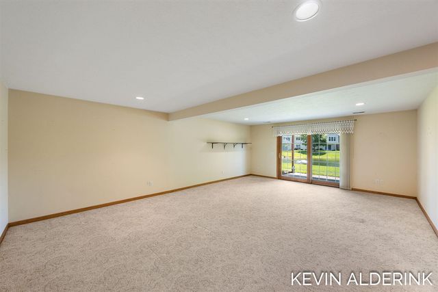 8872 N Peninsula Court, Zeeland, MI 49464