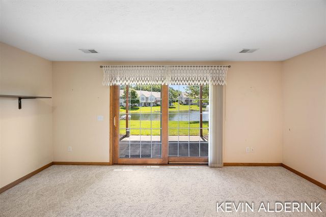 8872 N Peninsula Court, Zeeland, MI 49464
