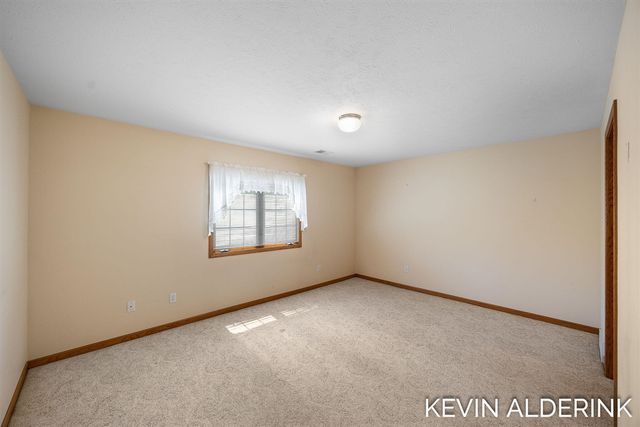 8872 N Peninsula Court, Zeeland, MI 49464