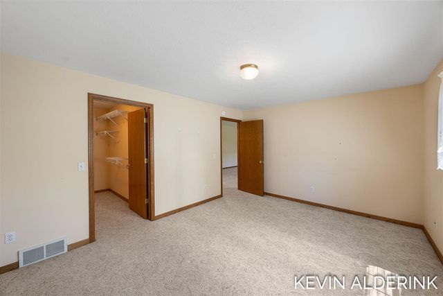 8872 N Peninsula Court, Zeeland, MI 49464