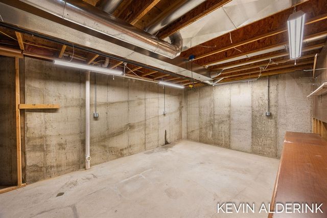 8872 N Peninsula Court, Zeeland, MI 49464