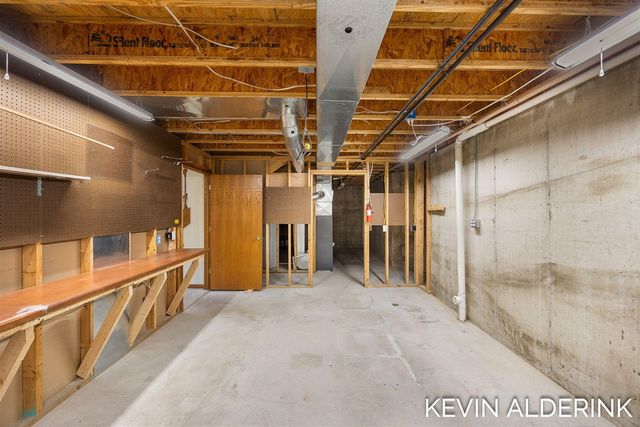 8872 N Peninsula Court, Zeeland, MI 49464