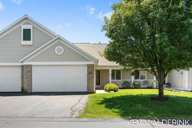 8872 N Peninsula Court, Zeeland, MI 49464