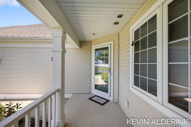 8872 N Peninsula Court, Zeeland, MI 49464