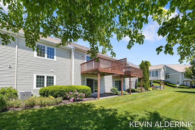 8872 N Peninsula Court, Zeeland, MI 49464