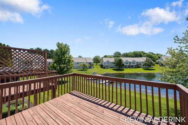 8872 N Peninsula Court, Zeeland, MI 49464
