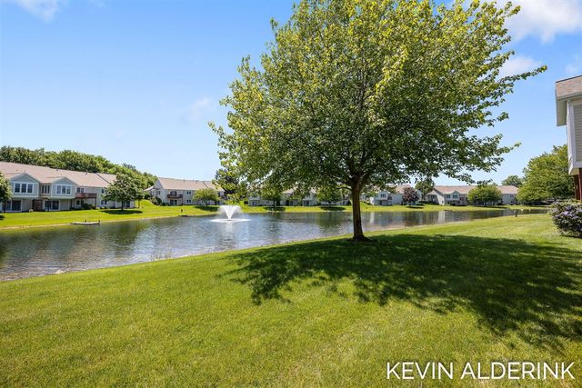 8872 N Peninsula Court, Zeeland, MI 49464