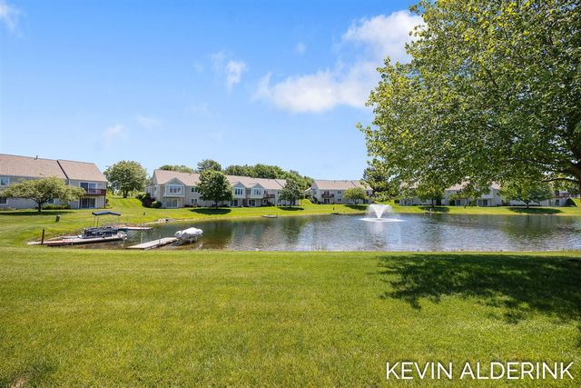 8872 N Peninsula Court, Zeeland, MI 49464