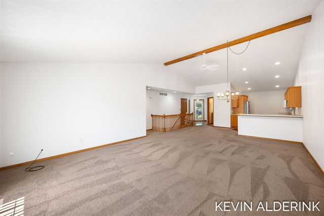 8872 N Peninsula Court, Zeeland, MI 49464