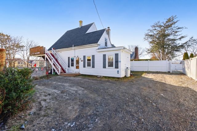 21 Mechanic Street, Provincetown, MA 02657