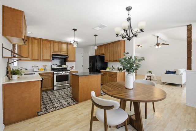 2858 BURNING ROCK ST, San Antonio, TX 78247